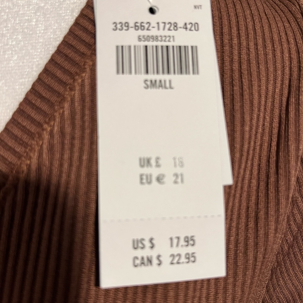 Hollister NWT women's top -Size Small - Picture 7 of 7